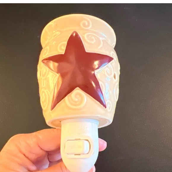 NIB Scentsy Plug-in Warmer | Never used box included | Portable | Rustic Star ⭐️ - Picture 2 of 11